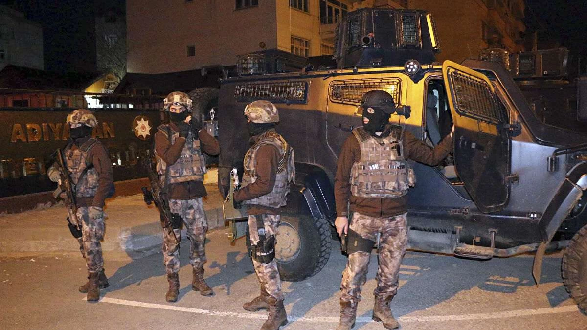 Η αντίδραση ναυάρχων στο πογκρόμ συλλήψεων από τον Ερντογάν: “Δεν έχουμε όπλα – Δεν θέλουμε πραξικόπημα”
